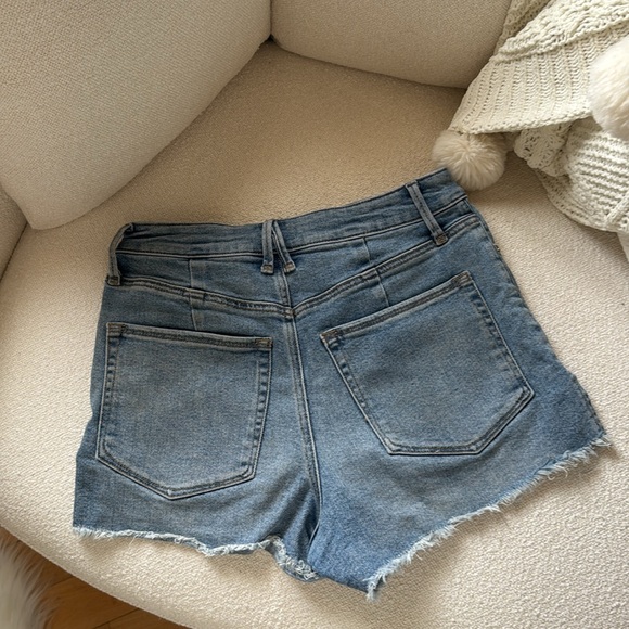 Good American Good Curve Short Shorts - Picture 9 of 10